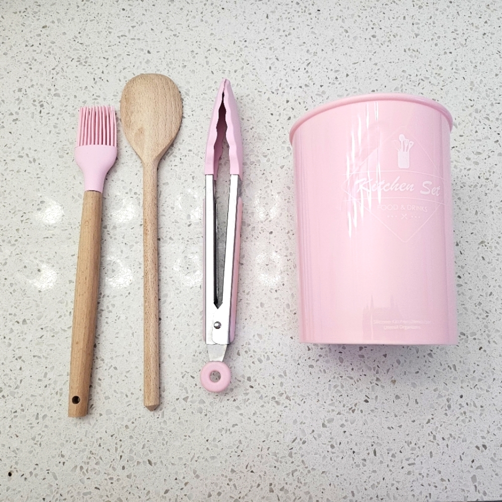 Kitchen utensils and container set